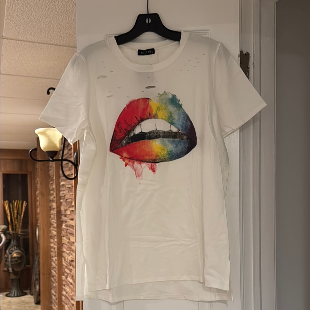 Brand New ZUTTER White Graphic Tee with Colorful Lips